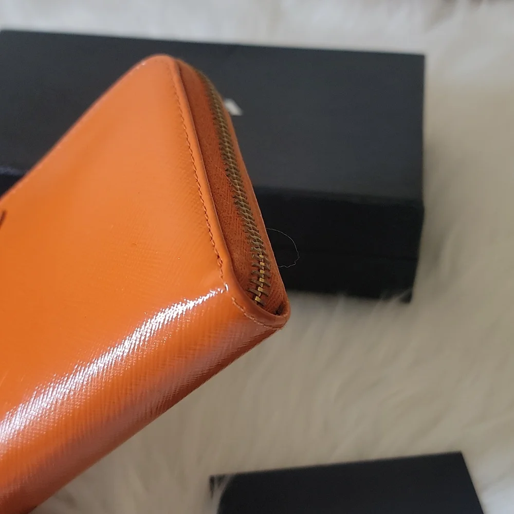 PRADA - Picture 7 of 17